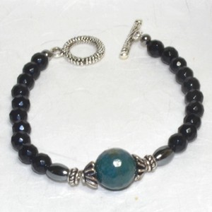 jade bracelet with faceted onyx beads