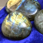 labradorite palm stone